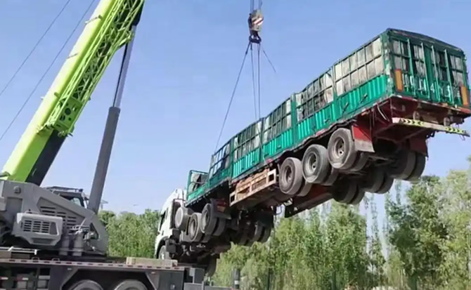沙依巴克区道路脱困救援案例
